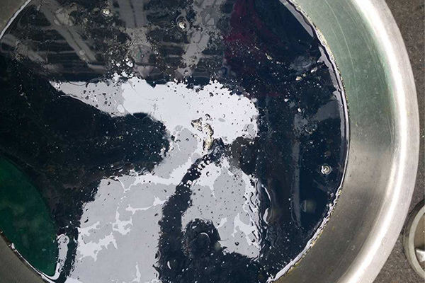 液压油发黑是什么原因导致的